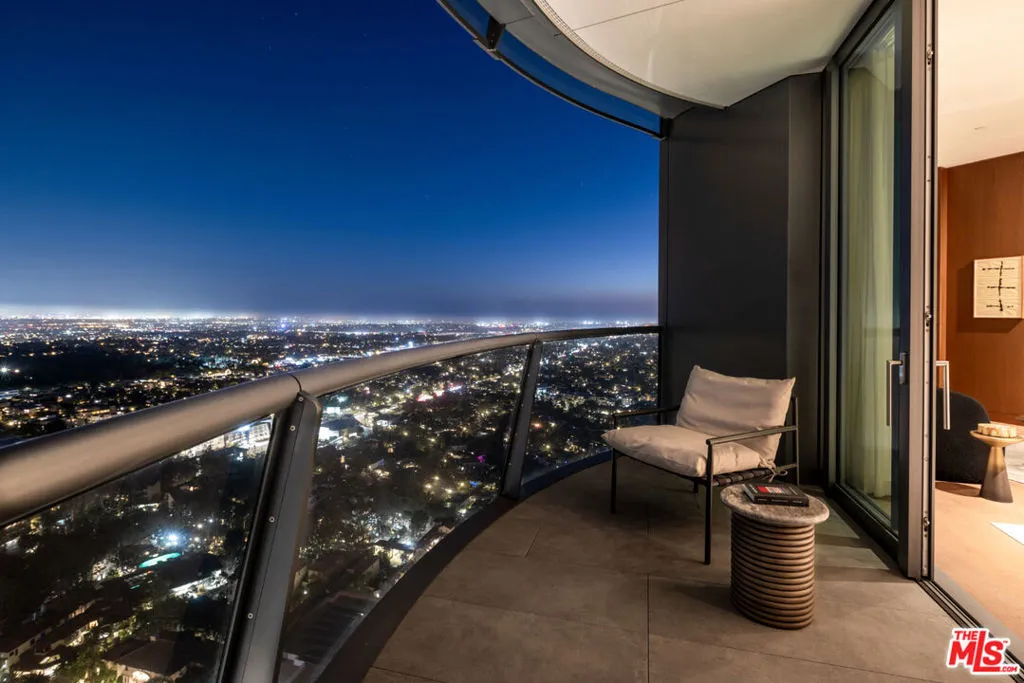 211 W Elm Court 8d, Los Angeles, California 90067 home-pic-8