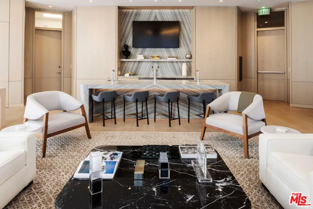 211 W Elm Court 35b, Los Angeles, California 90067 home-pic-14