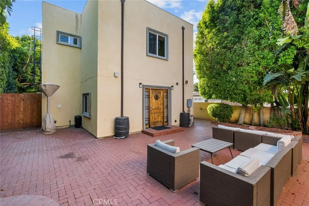 17966 Palora Street, Encino, California 91316, 3 Bedrooms Bedrooms, ,4 BathroomsBathrooms,Residential Lease,For Rent,Palora,GD25202682