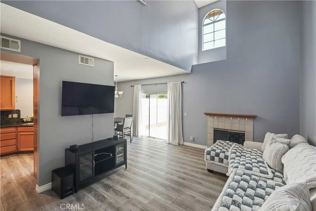 28345 Seco Canyon Road 97, Saugus, California 91390 home-pic-3