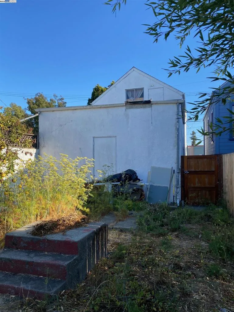 1124 63rd Street, Oakland, California 94608 home-pic-13
