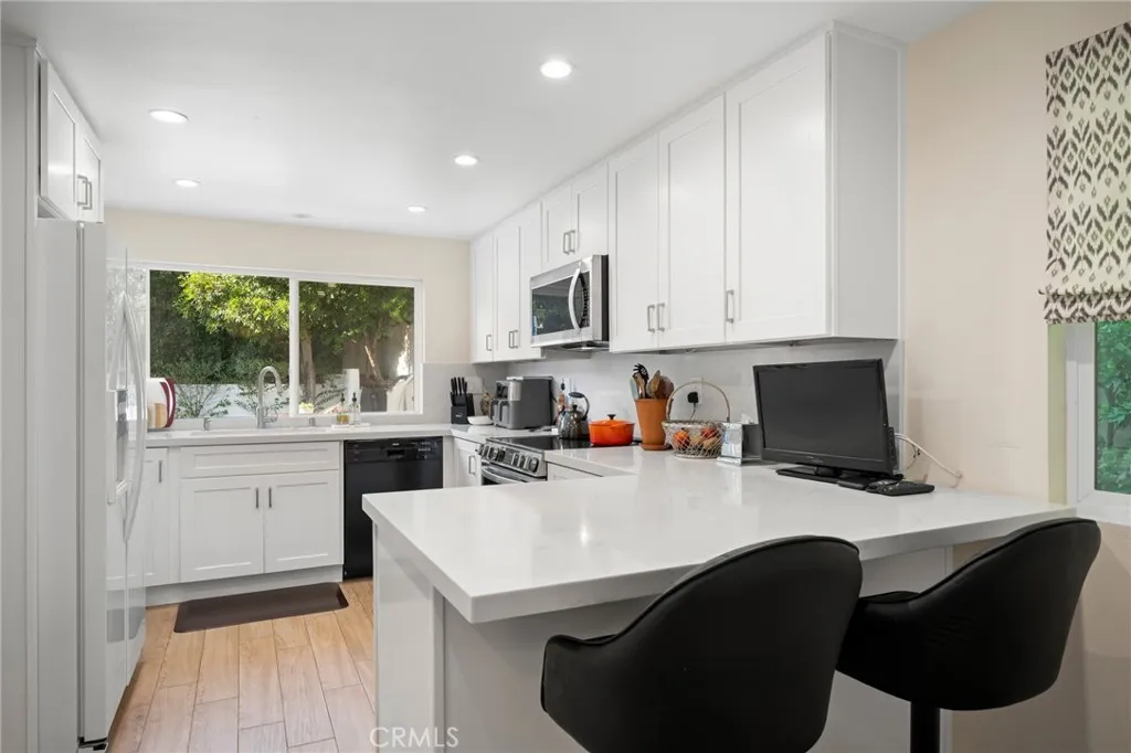 3015 Arrowhead Drive, Los Angeles, California 90068 home-pic-10
