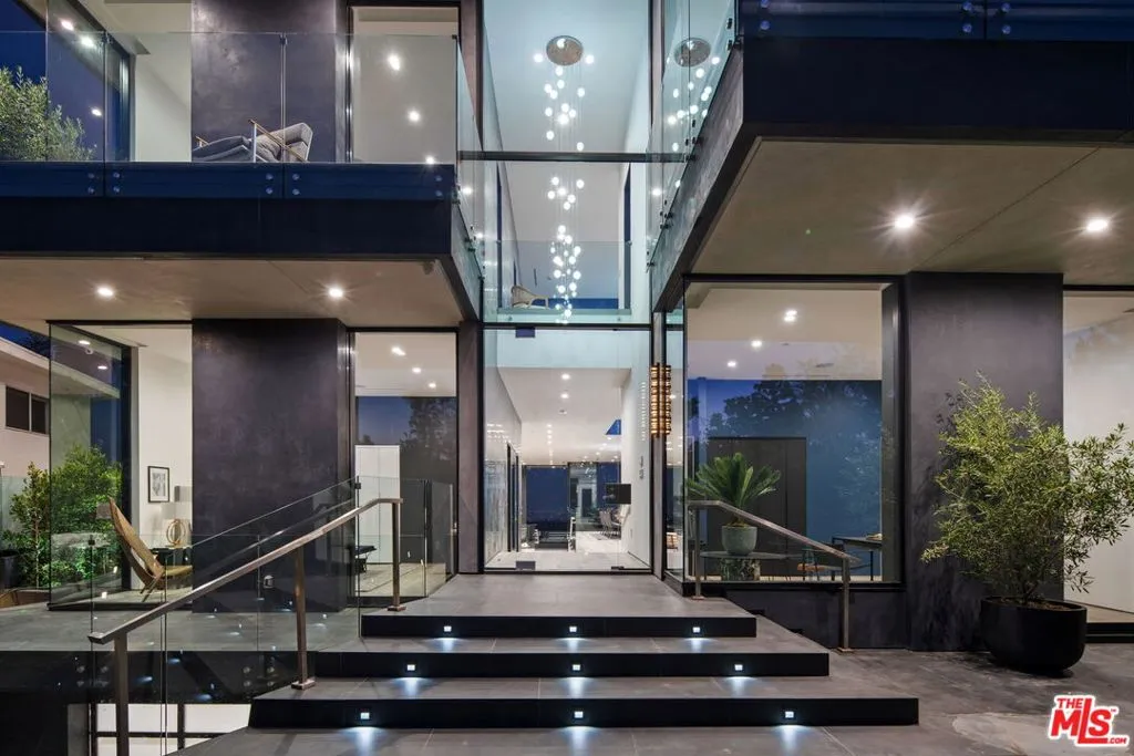 2304 Donella Circle, Los Angeles, California 90077 home-pic-2