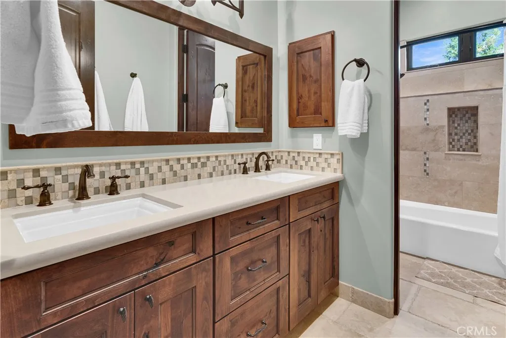 8820 Cantinas Point, Bradley, California 93426 home-pic-36