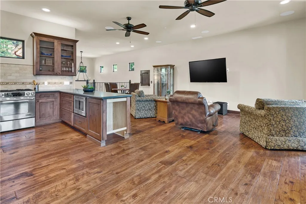 8820 Cantinas Point, Bradley, California 93426 home-pic-48