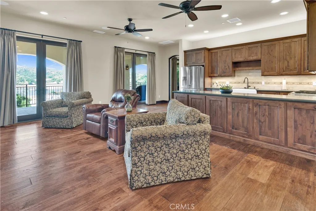 8820 Cantinas Point, Bradley, California 93426 home-pic-47