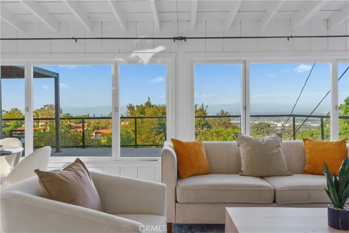 The studio is 320 sq.ft. and a versatile living space, perfect for home office, gym, playroom, den, or library.