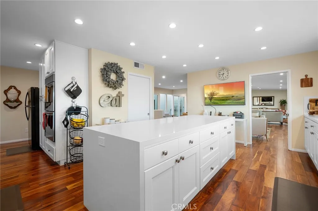 3016 Arrowhead Drive, Los Angeles, California 90068 home-pic-34