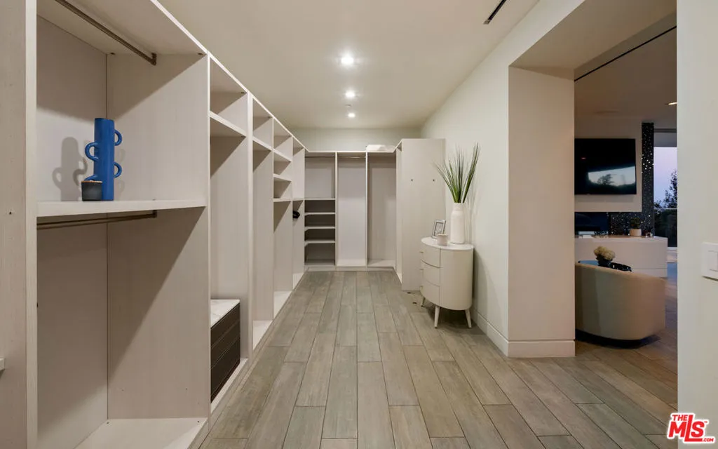 7080 Mulholland Drive, Los Angeles, California 90068 home-pic-15