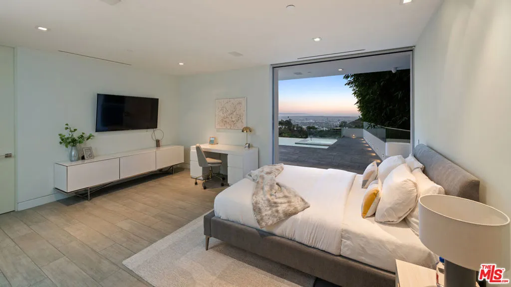 7080 Mulholland Drive, Los Angeles, California 90068 home-pic-17