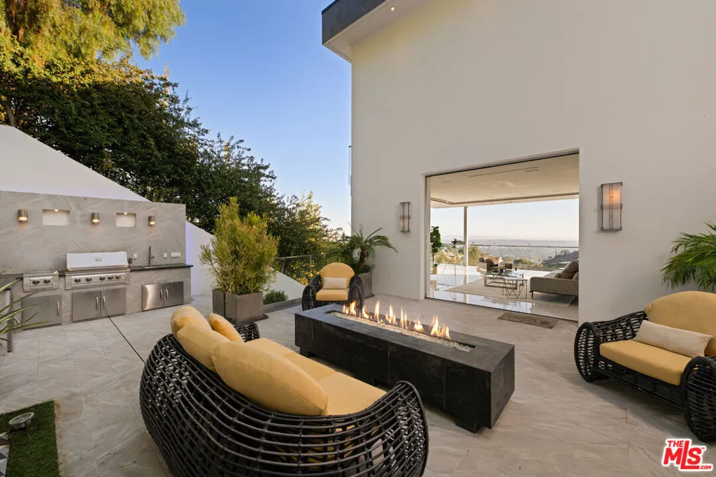 7080 Mulholland Drive, Los Angeles, California 90068 home-pic-9