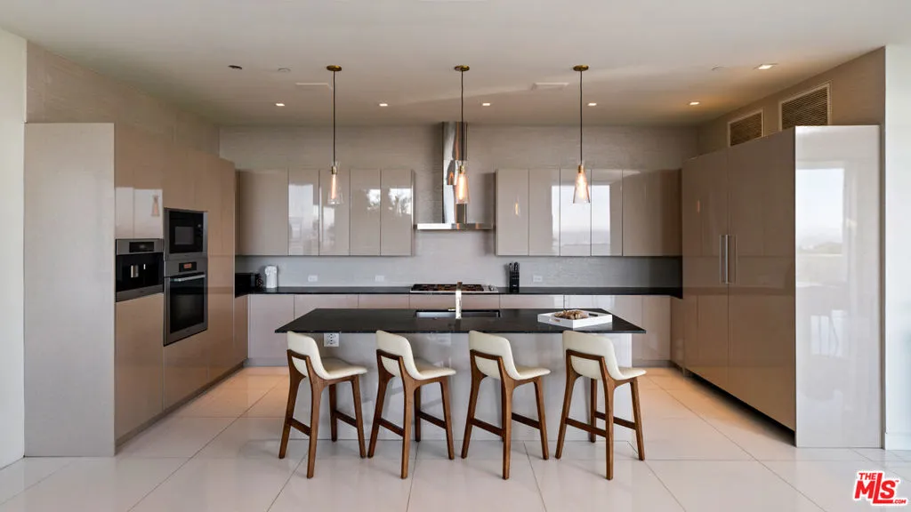 7080 Mulholland Drive, Los Angeles, California 90068 home-pic-10