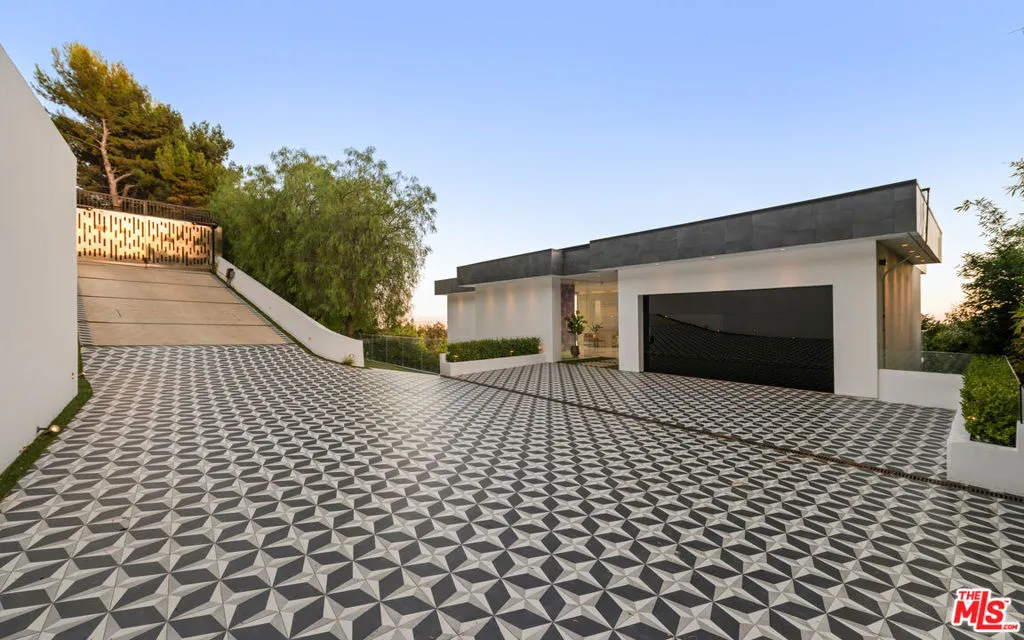 7080 Mulholland Drive, Los Angeles, California 90068 home-pic-2