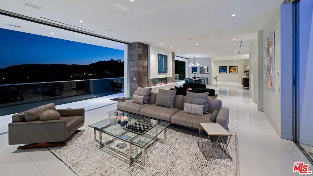 7080 Mulholland Drive, Los Angeles, California 90068 home-pic-7