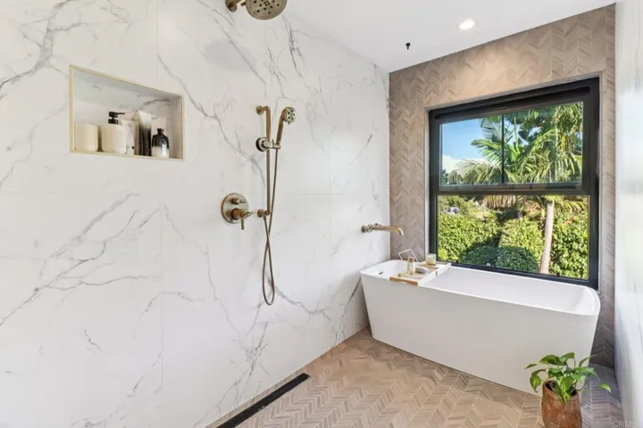 2411 Sacada Circle, Carlsbad, California 92009