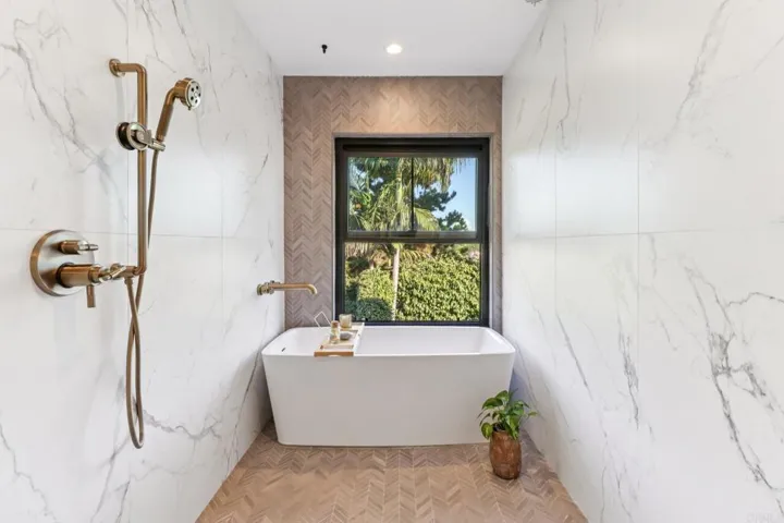 2411 Sacada Circle, Carlsbad, California 92009