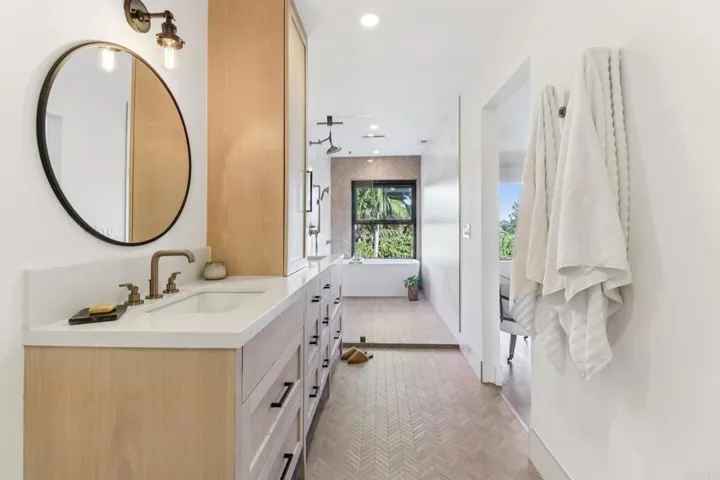 2411 Sacada Circle, Carlsbad, California 92009