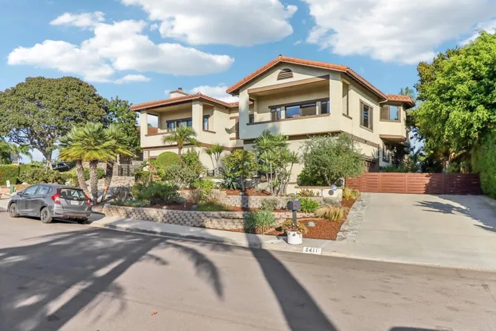 2411 Sacada Circle, Carlsbad, California 92009
