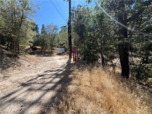 West-facing access road