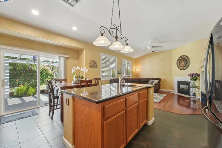 2821 Oxford Ln, Tracy, California 95377-5381
