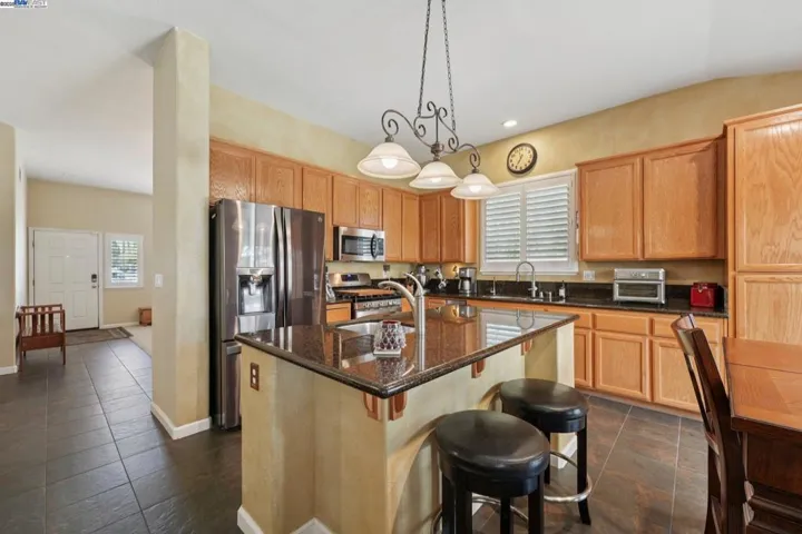 2821 Oxford Ln, Tracy, California 95377-5381