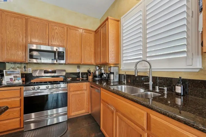 2821 Oxford Ln, Tracy, California 95377-5381