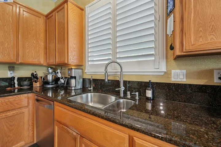 2821 Oxford Ln, Tracy, California 95377-5381