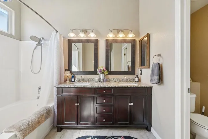 2821 Oxford Ln, Tracy, California 95377-5381