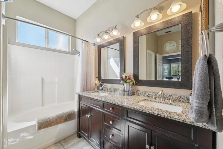 2821 Oxford Ln, Tracy, California 95377-5381