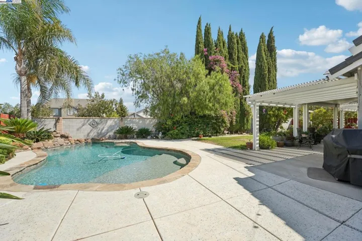 2821 Oxford Ln, Tracy, California 95377-5381