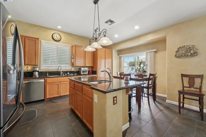 2821 Oxford Ln, Tracy, California 95377-5381