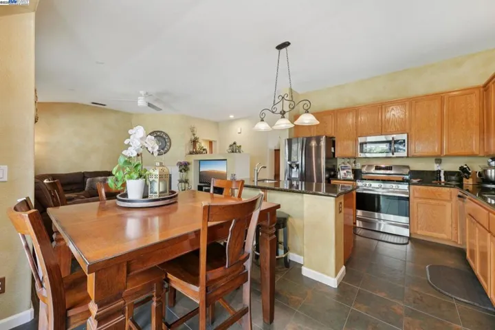 2821 Oxford Ln, Tracy, California 95377-5381