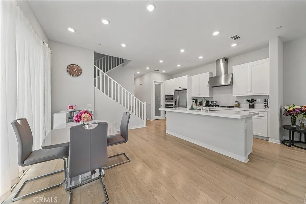 27218 Narrowleaf Willow Lane, Valencia, California 91381 home-pic-8