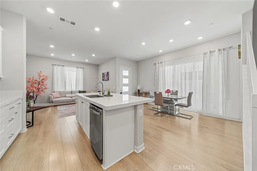 27218 Narrowleaf Willow Lane, Valencia, California 91381 home-pic-14