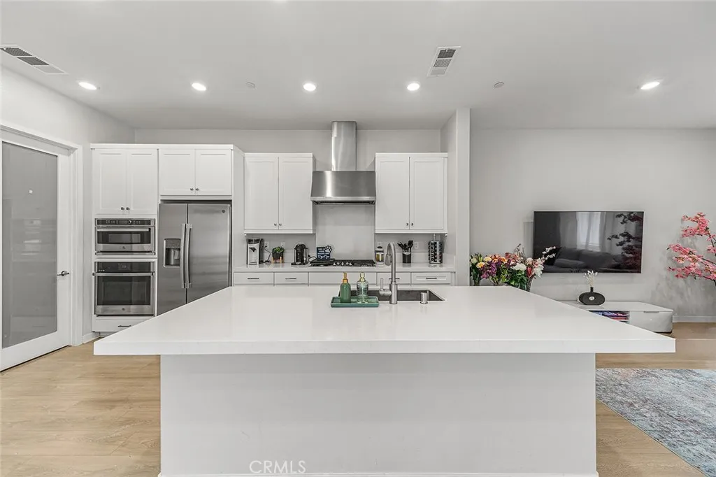 27218 Narrowleaf Willow Lane, Valencia, California 91381 home-pic-10