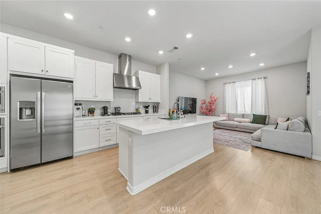 27218 Narrowleaf Willow Lane, Valencia, California 91381 home-pic-13