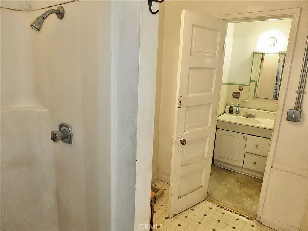 836 Atlantic Avenue, Long Beach, California 90813 home-pic-21