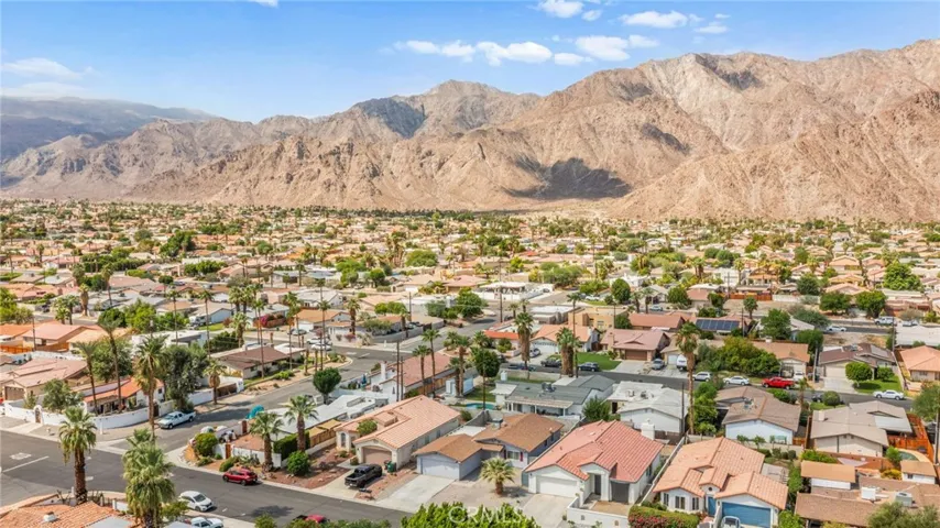52425 Avenida Mendoza, La Quinta, California 92253