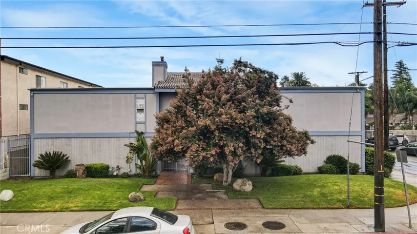 7100 Woodman Avenue, Van Nuys, California 91405