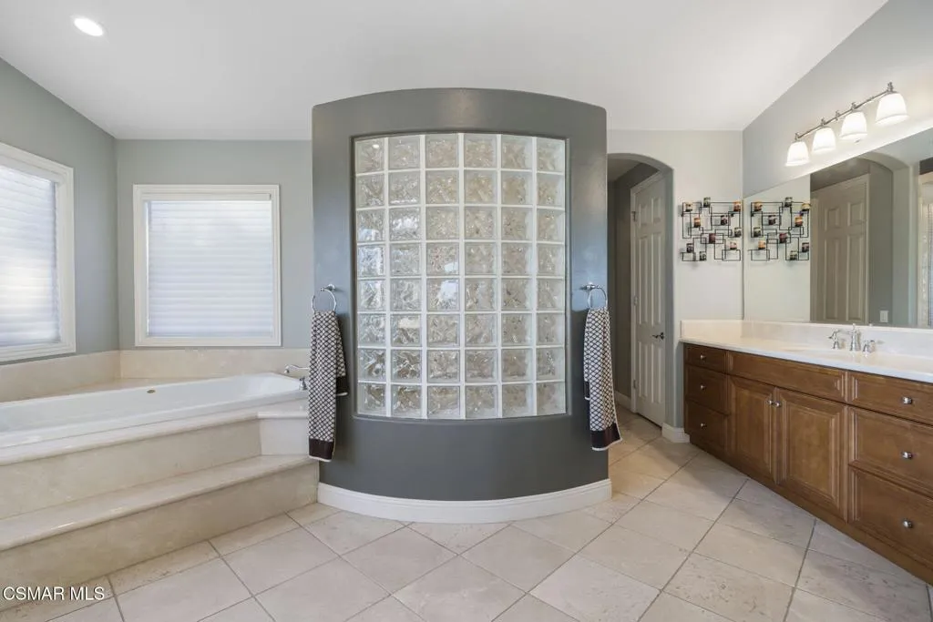 12364 Palmer Drive, Moorpark, California 93021 home-pic-11