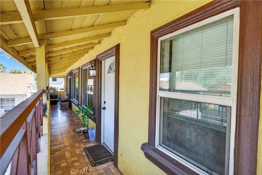 1008 E 74th Street, Los Angeles, California 90001 home-pic-12