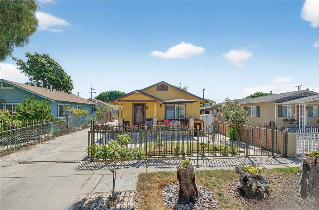 1008 E 74th Street, Los Angeles, California 90001 home-pic-19