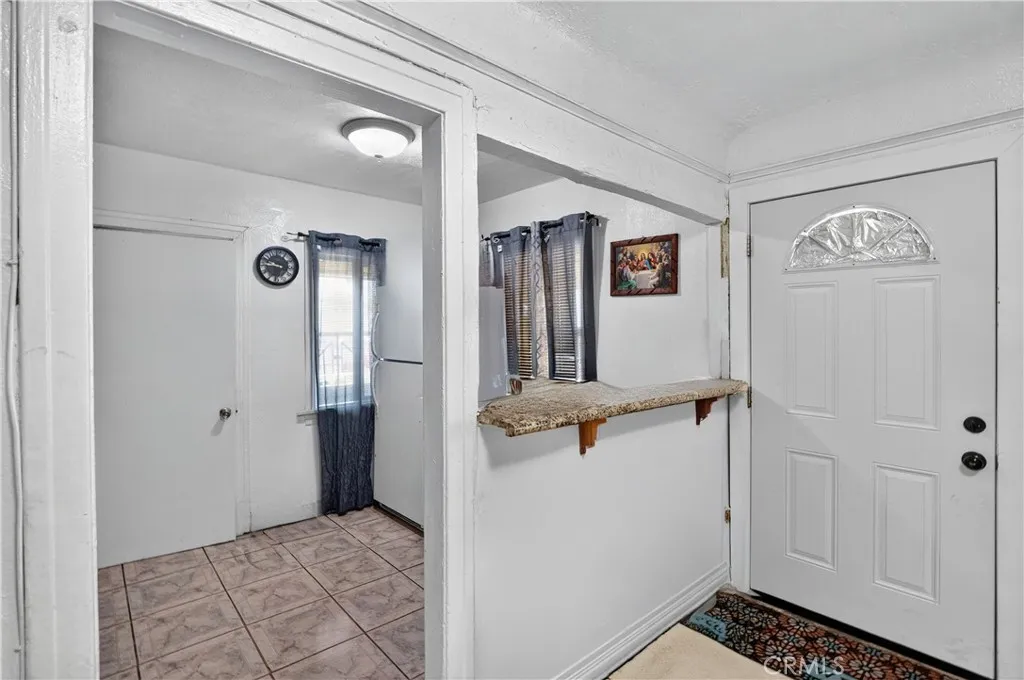 1008 E 74th Street, Los Angeles, California 90001 home-pic-3