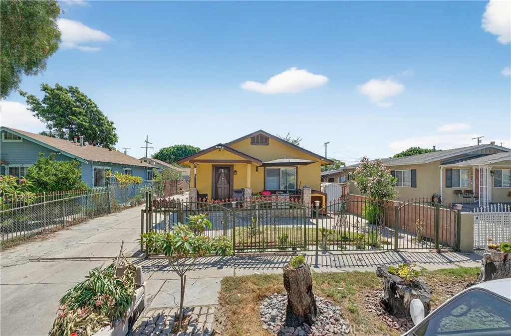 1008 E 74th Street, Los Angeles, California 90001 home-pic-20