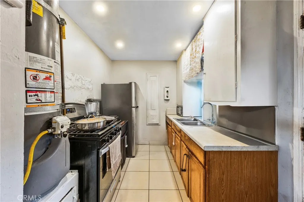 6041 Ferguson Drive, Commerce, California 90022 home-pic-20