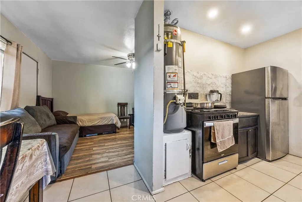 6041 Ferguson Drive, Commerce, California 90022 home-pic-18