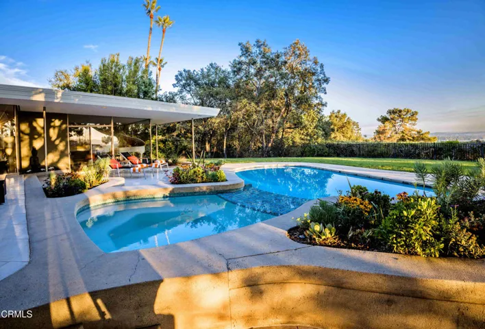 pool to right view