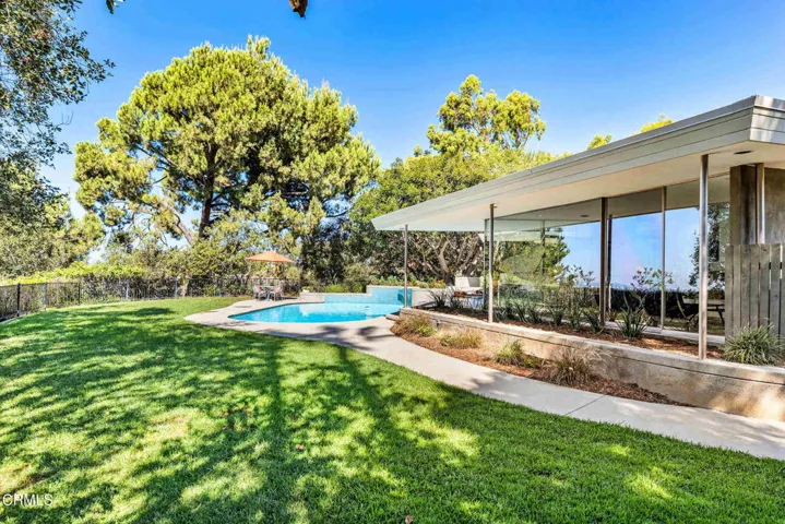 yard to pool