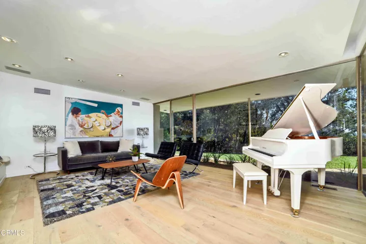 Living room 5