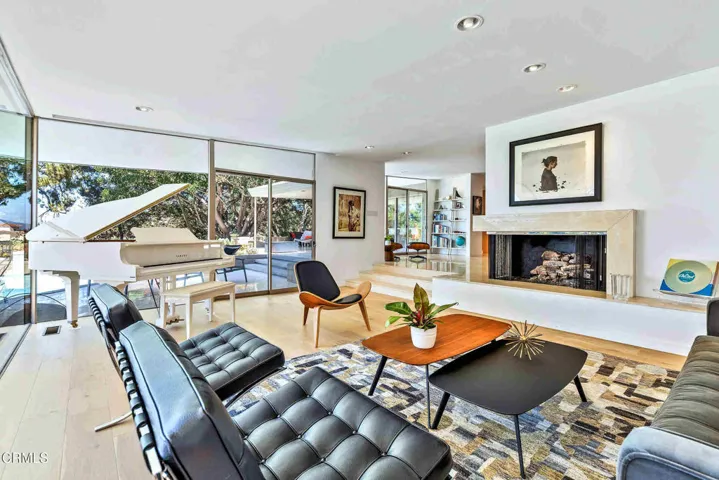 Living room 2